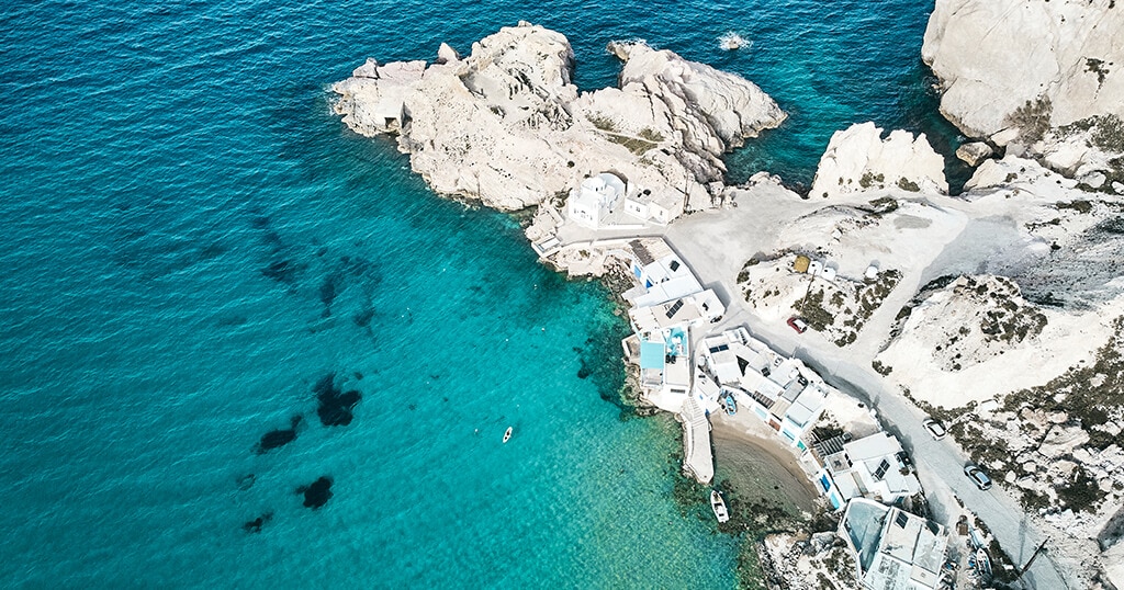 超乎想像的驚嘆｜MILOS 米洛斯島｜翠綠海水、純白岩層、秘境海灘