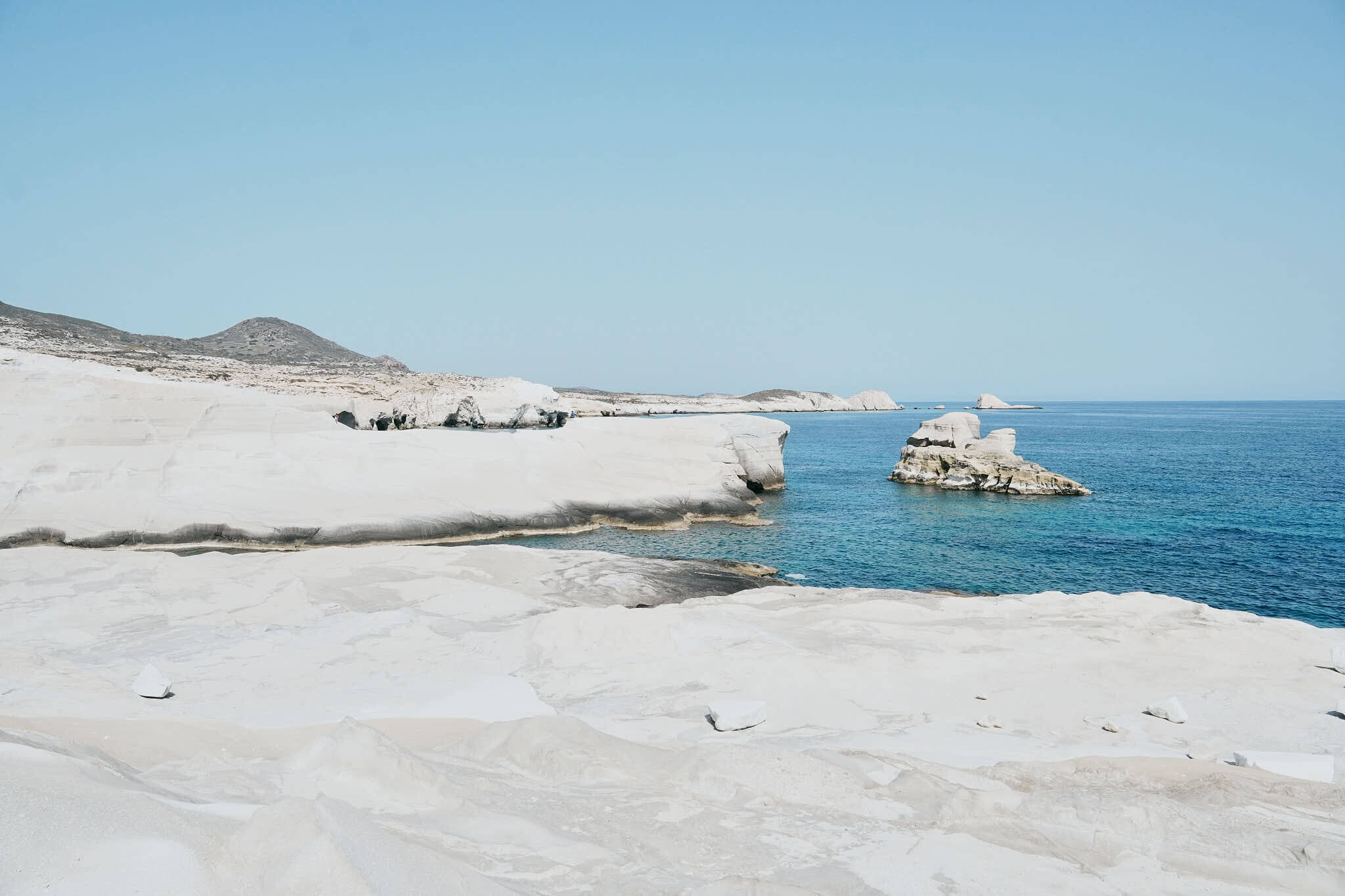 超乎想像的驚嘆｜Milos 米洛斯島｜翠綠海水、純白岩層、秘境海灘