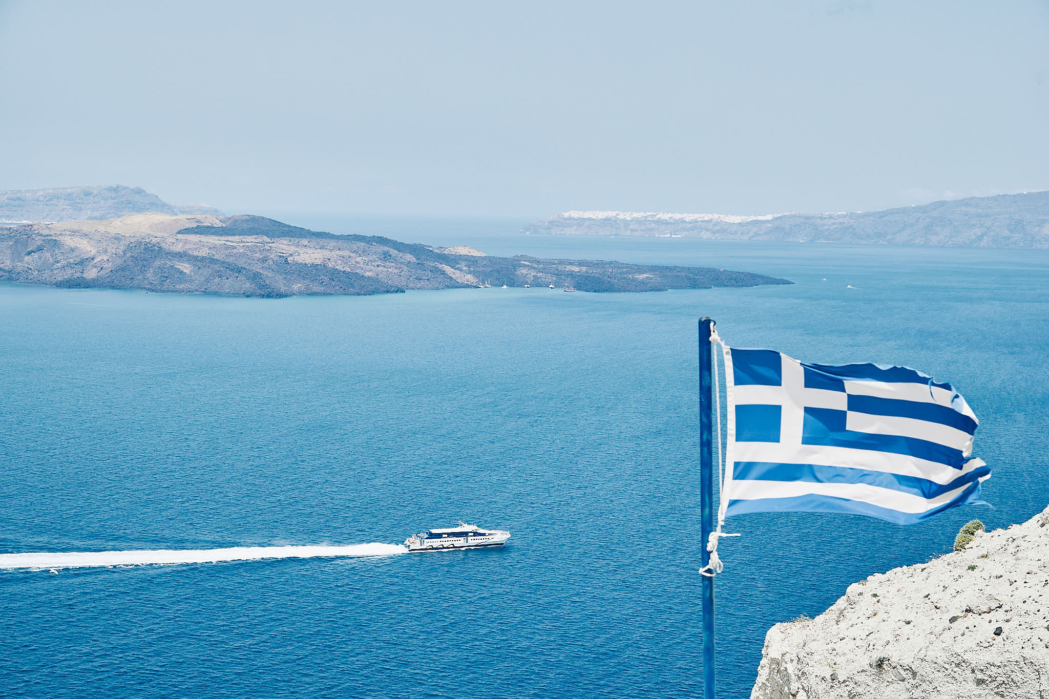Greece 希臘｜The Heart of Santorini｜美麗的島嶼懸崖與純白迷你教堂