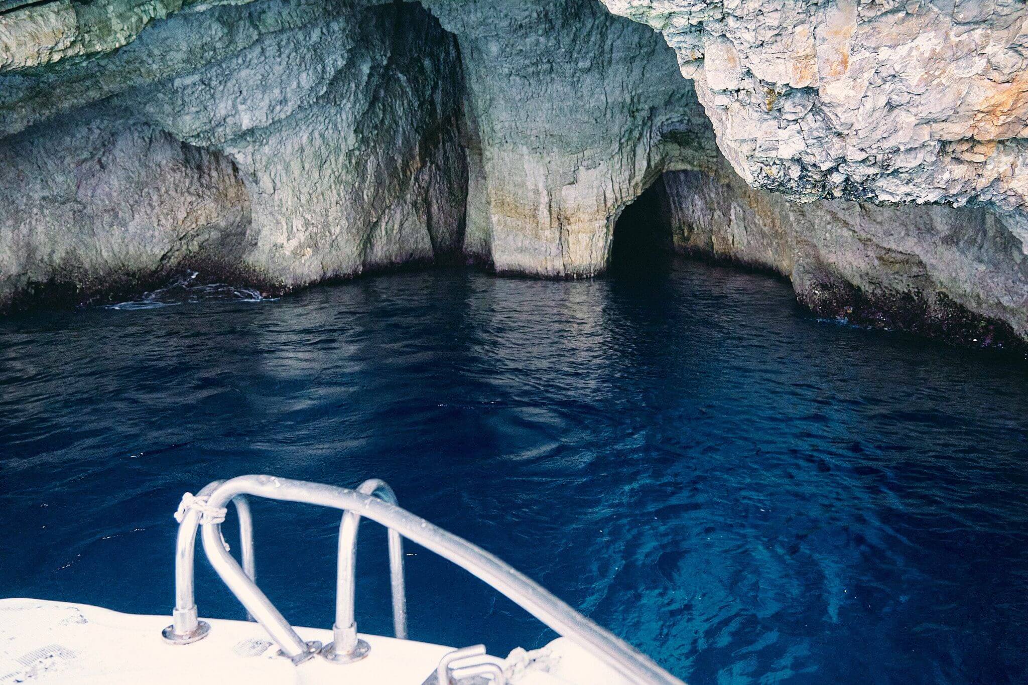 藍洞 Blue Cave 沉船灣 Navagio ⎈ 希臘扎金索斯 ⎈ 遠觀近看雙行程全攻略