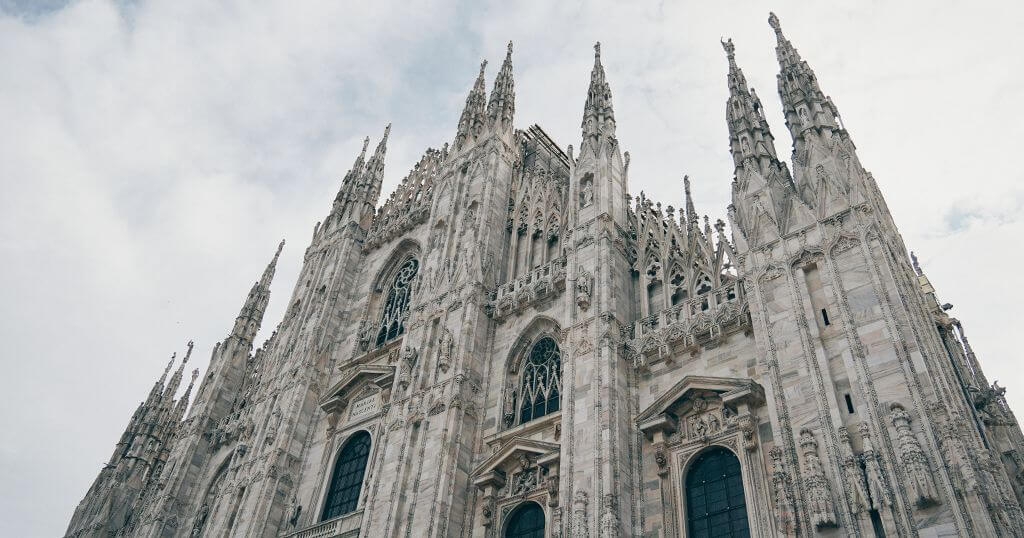 義大利米蘭大教堂｜神工鬼斧的建築巨作｜參觀、登頂門票全攻略