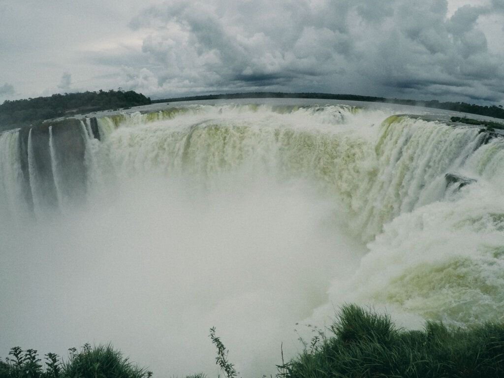Article165 伊瓜蘇瀑布 Cataratas del Iguazu Iguazu Falls 世界三大瀑布 張國榮 梁朝偉 王家衛 春光乍洩阿根廷 argentina 伊瓜蘇河 巴拉那河 巴西 魔鬼咽喉 4618