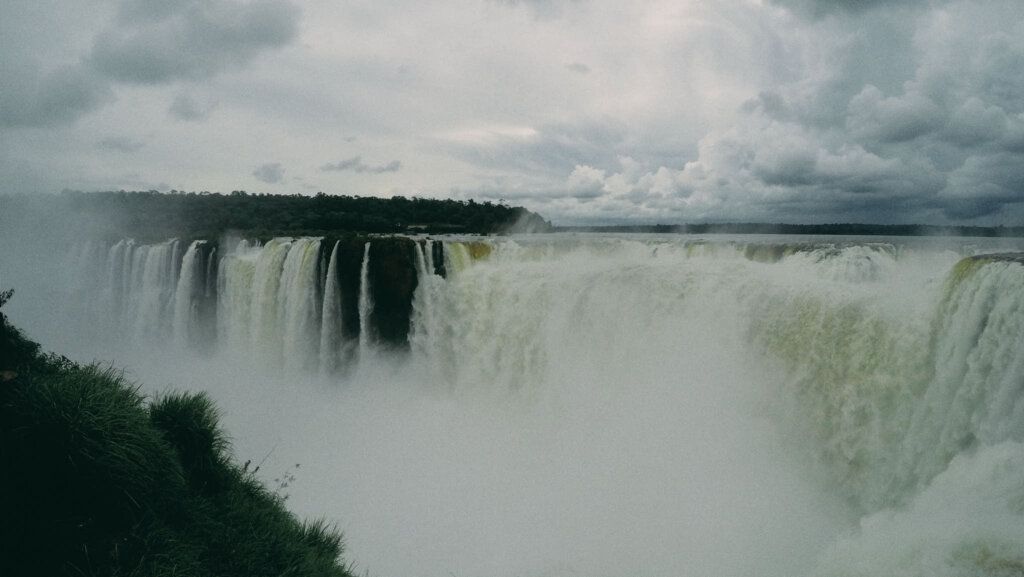 Article165 伊瓜蘇瀑布 Cataratas del Iguazu Iguazu Falls 世界三大瀑布 張國榮 梁朝偉 王家衛 春光乍洩阿根廷 argentina 伊瓜蘇河 巴拉那河 巴西 魔鬼咽喉 4690