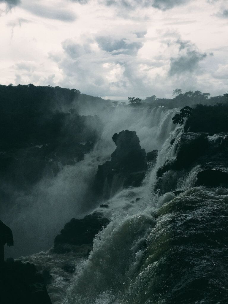 Article165 伊瓜蘇瀑布 Cataratas del Iguazu Iguazu Falls 世界三大瀑布 張國榮 梁朝偉 王家衛 春光乍洩阿根廷 argentina 伊瓜蘇河 巴拉那河 巴西 魔鬼咽喉 4863
