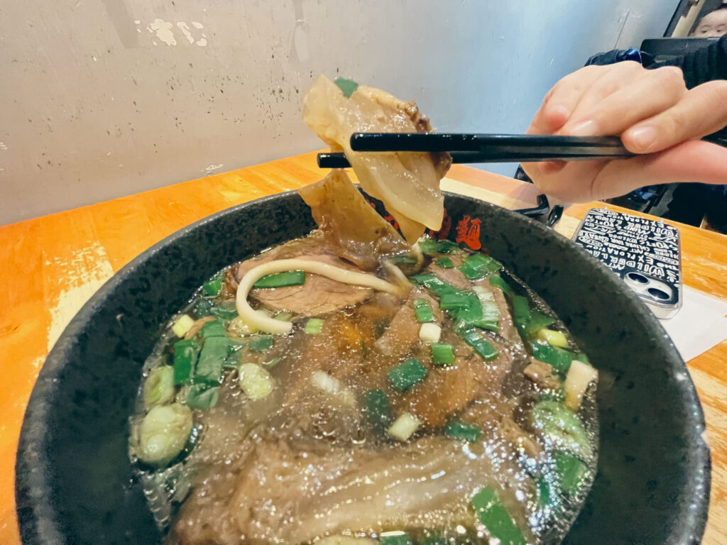 林東芳牛肉麵｜近一甲子的經典美味｜台灣台北必比登推介