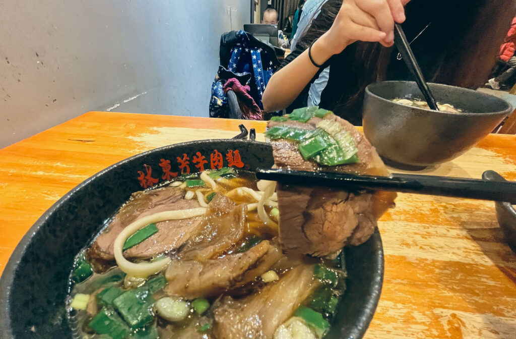林東芳牛肉麵｜近一甲子的經典美味｜台灣台北必比登推介
