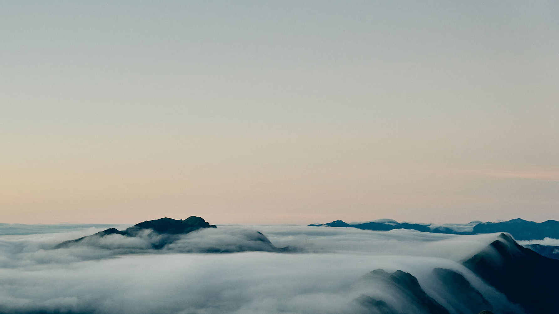 奇萊南華極致百岳美景｜黃金草原、仙境雲瀑｜申請、難度、行程全攻略