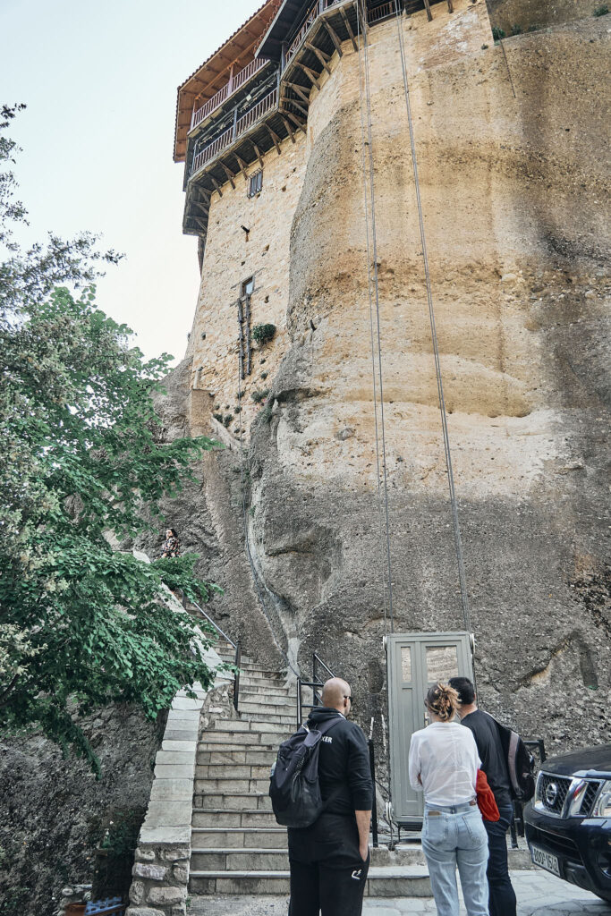 梅特歐拉 Meteora 希臘百年天空之城｜6 大修道院參觀時間、注意事項
